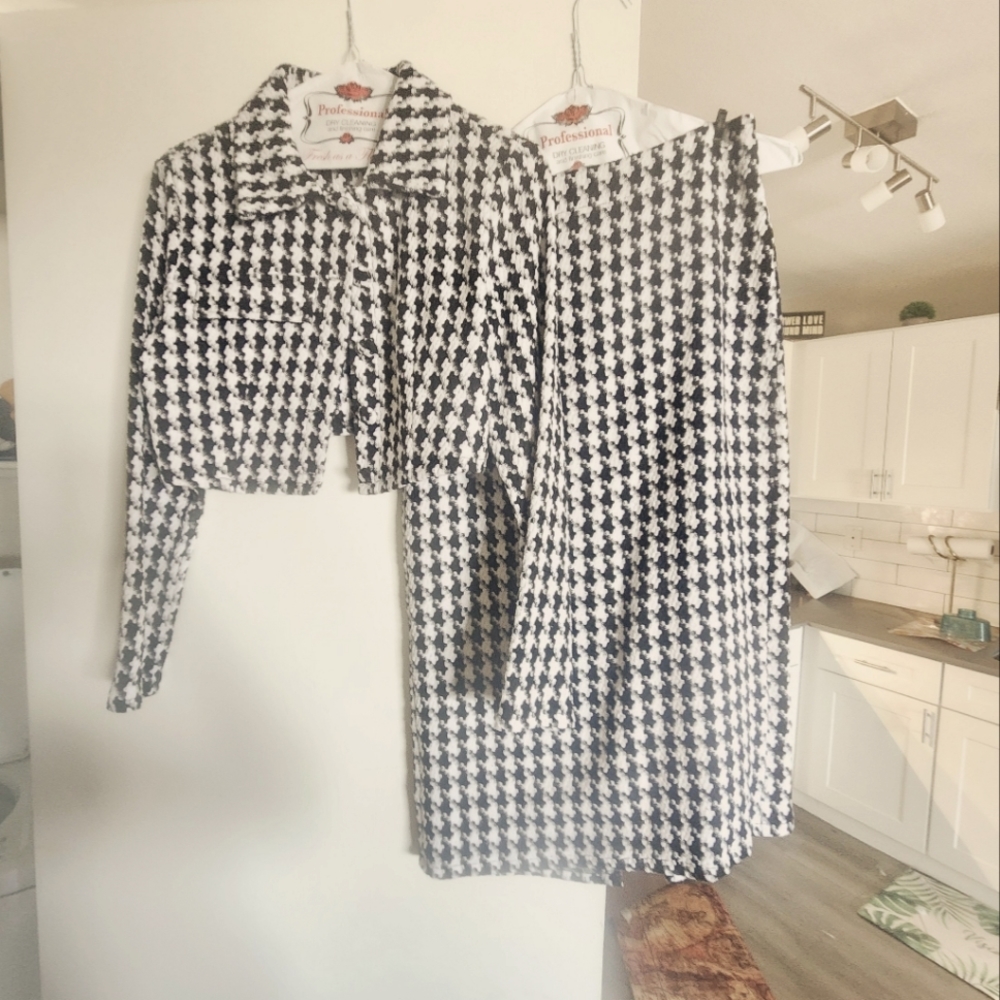 Tweed houndstooth cropped jacket with pencil skirt size 6